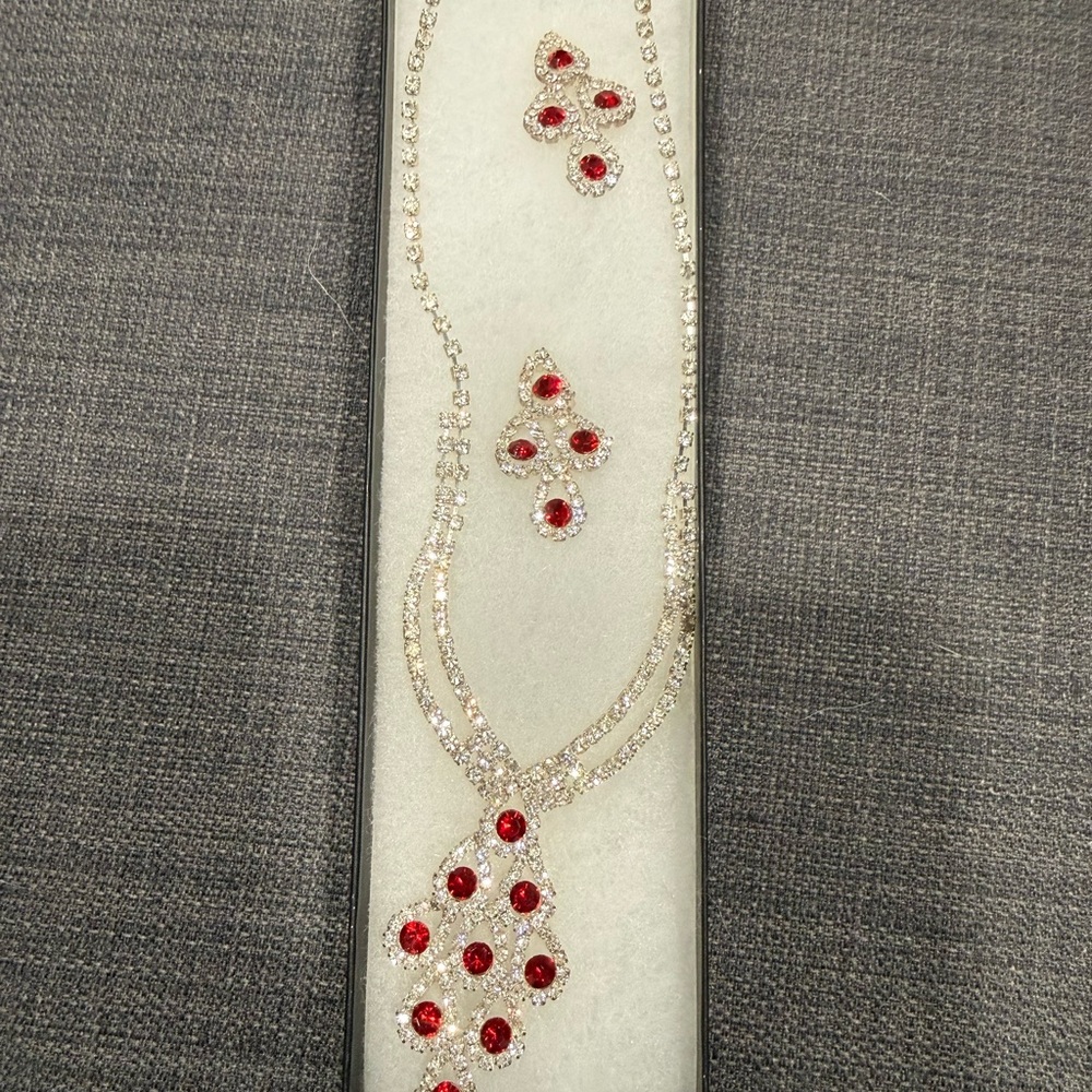 Elegant Red and Gold Necklace Set